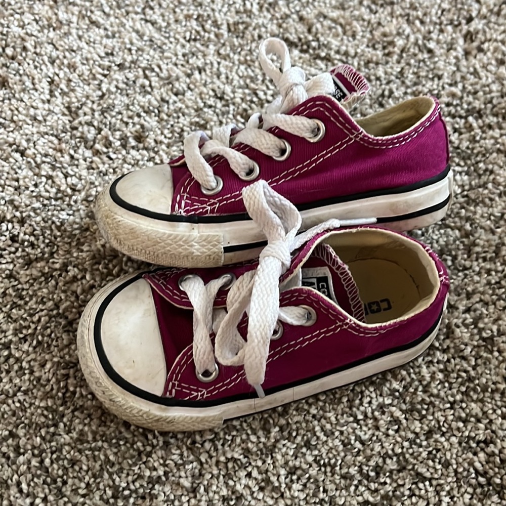 Purple toddler converse - Picture 2 of 4